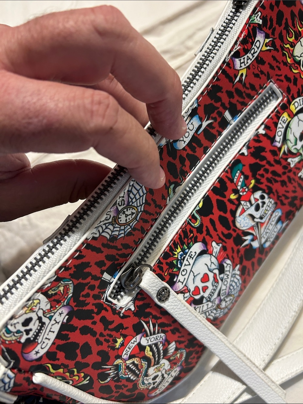 Ed Hardy White and Red Tattoo Skull Shoulder Bag - Picture 6 of 7